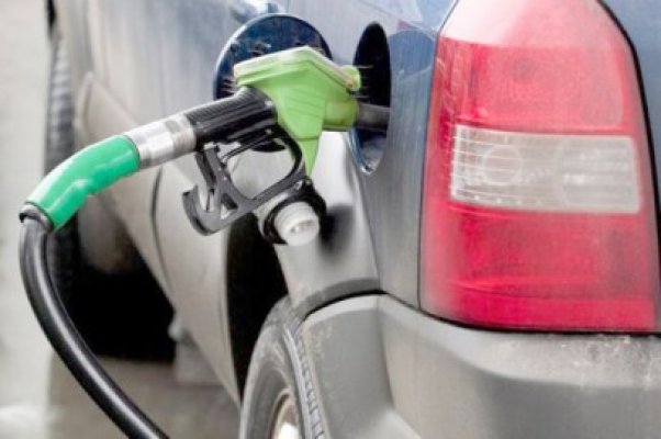 Surpriză: Petrom a ieftinit benzina!